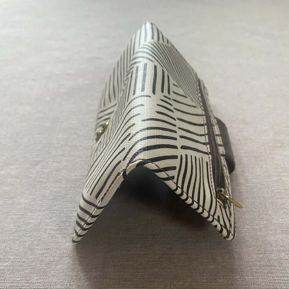 Fossil geometric clutch wallet. - Picture 7 of 13